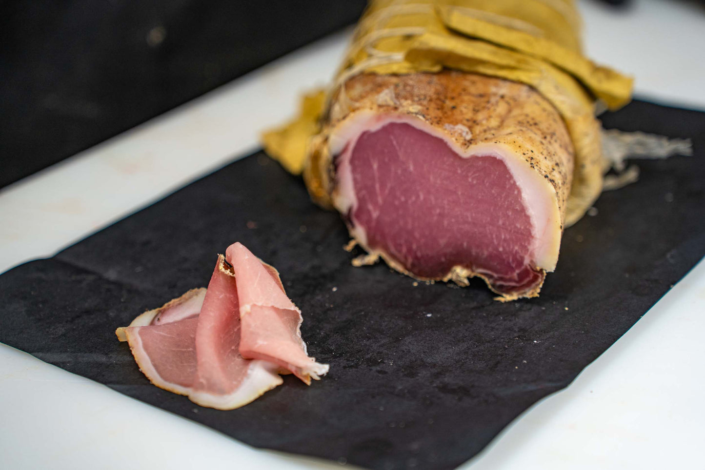 Lombetto stagionato artigianale a trancio sottovuoto — Lu Pizzicarolo, Papigno