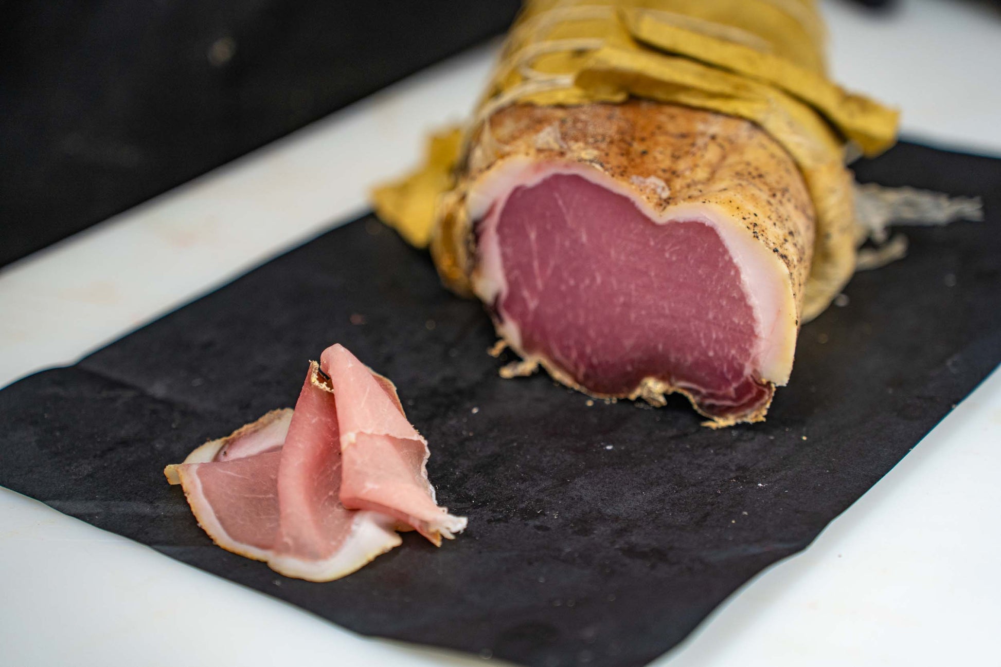 Lombetto stagionato artigianale a trancio sottovuoto — Lu Pizzicarolo, Papigno