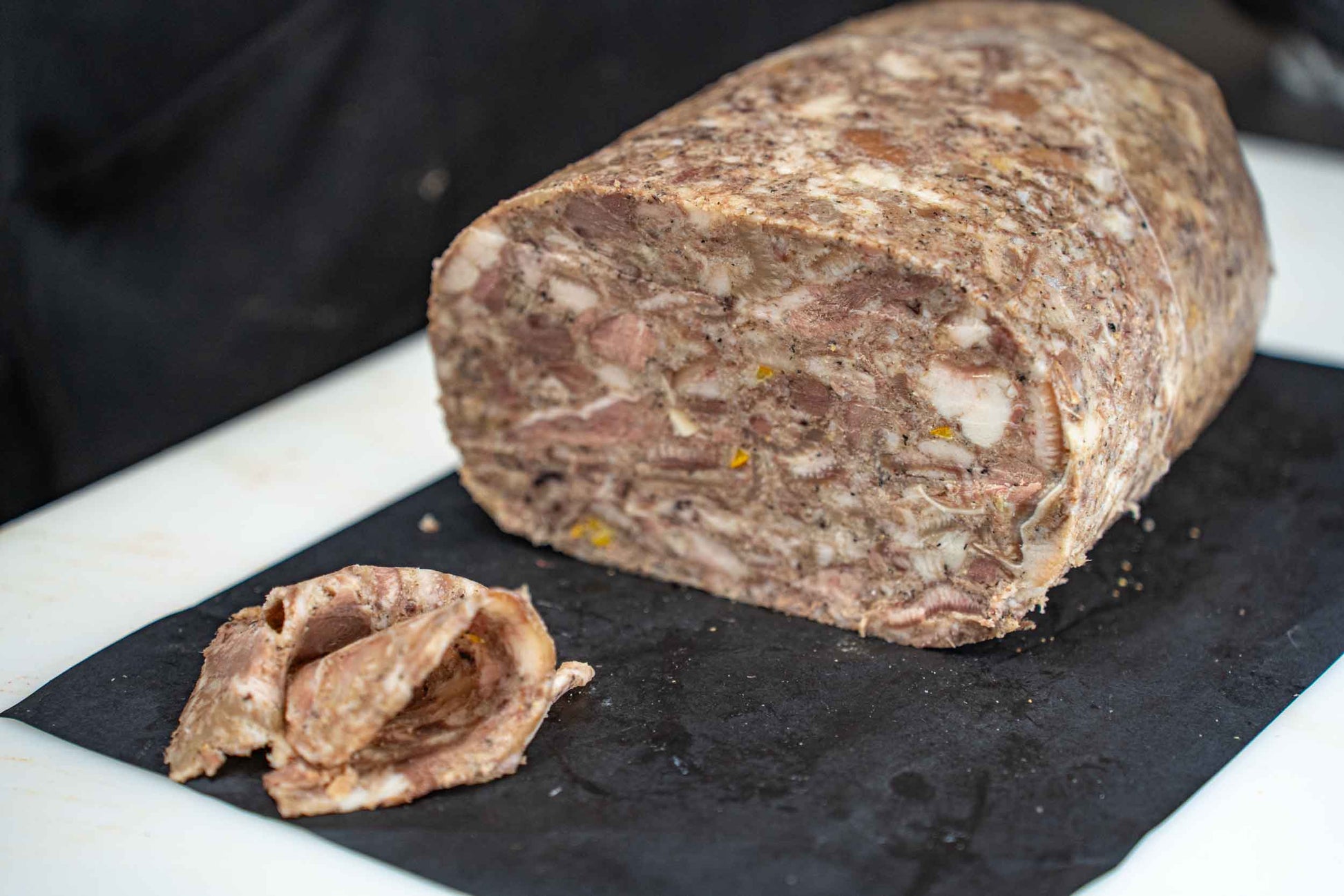 Coppa di testa di maiale affettata artigianale — Lu Pizzicarolo, Papigno