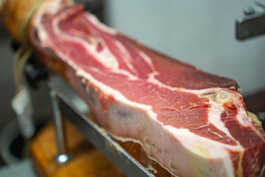 Prosciutto crudo umbro tagliato al coltello sottovuoto — Lu Pizzicarolo, Papigno