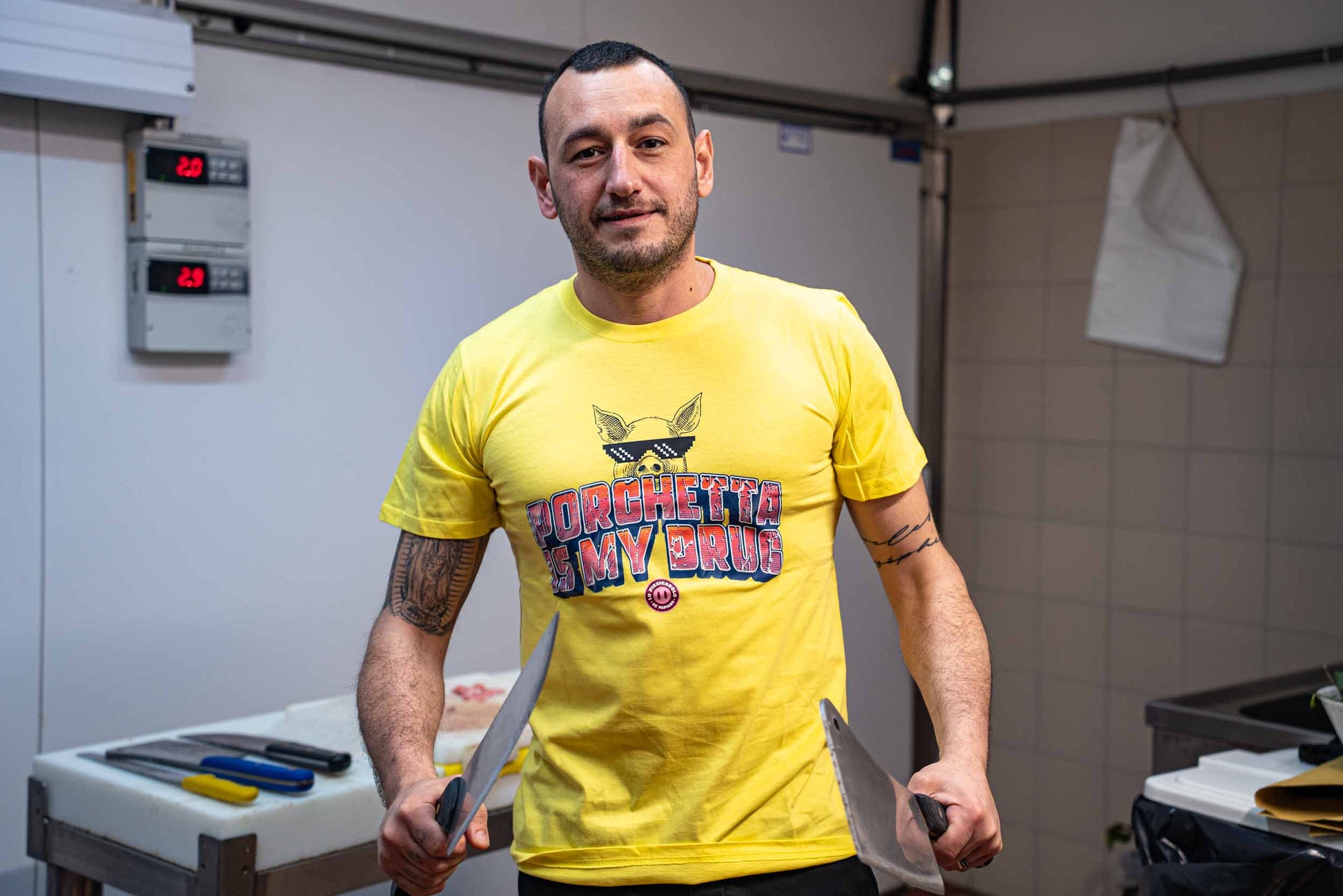 T-shirt Porchetta is my Drug gialla — merchandise Lu Pizzicarolo