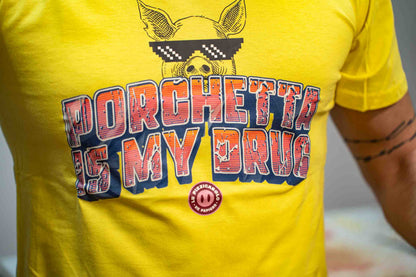 T-shirt Porchetta is my Drug gialla — merchandise Lu Pizzicarolo