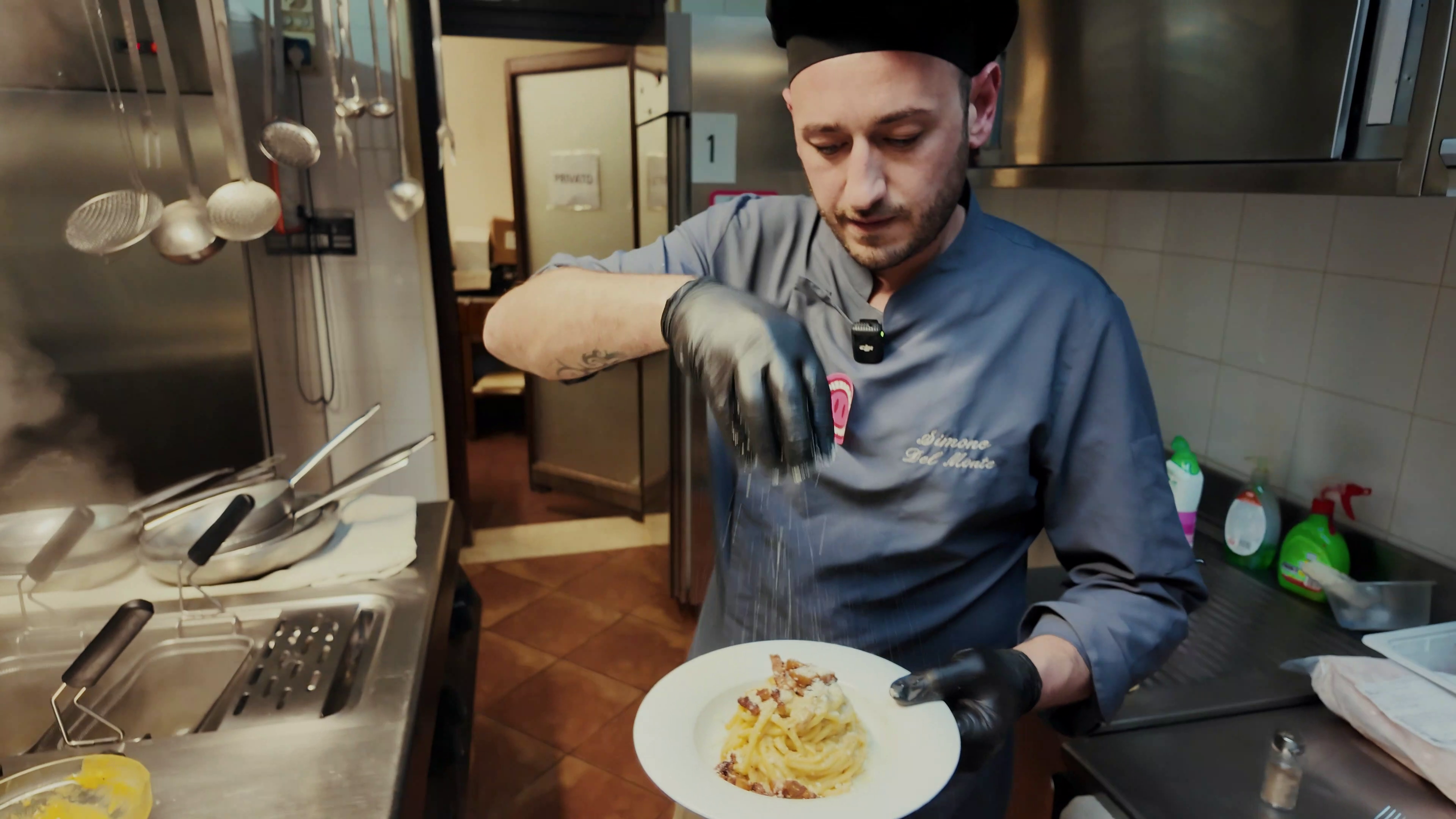 Carica il video: 